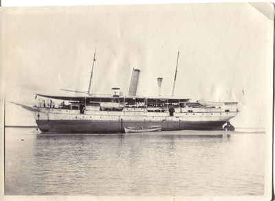 229291 Het gouvernementsschip de Hr.Ms. 'Zwaan' op de Maro rivier nabij Merauke (Indonesië)